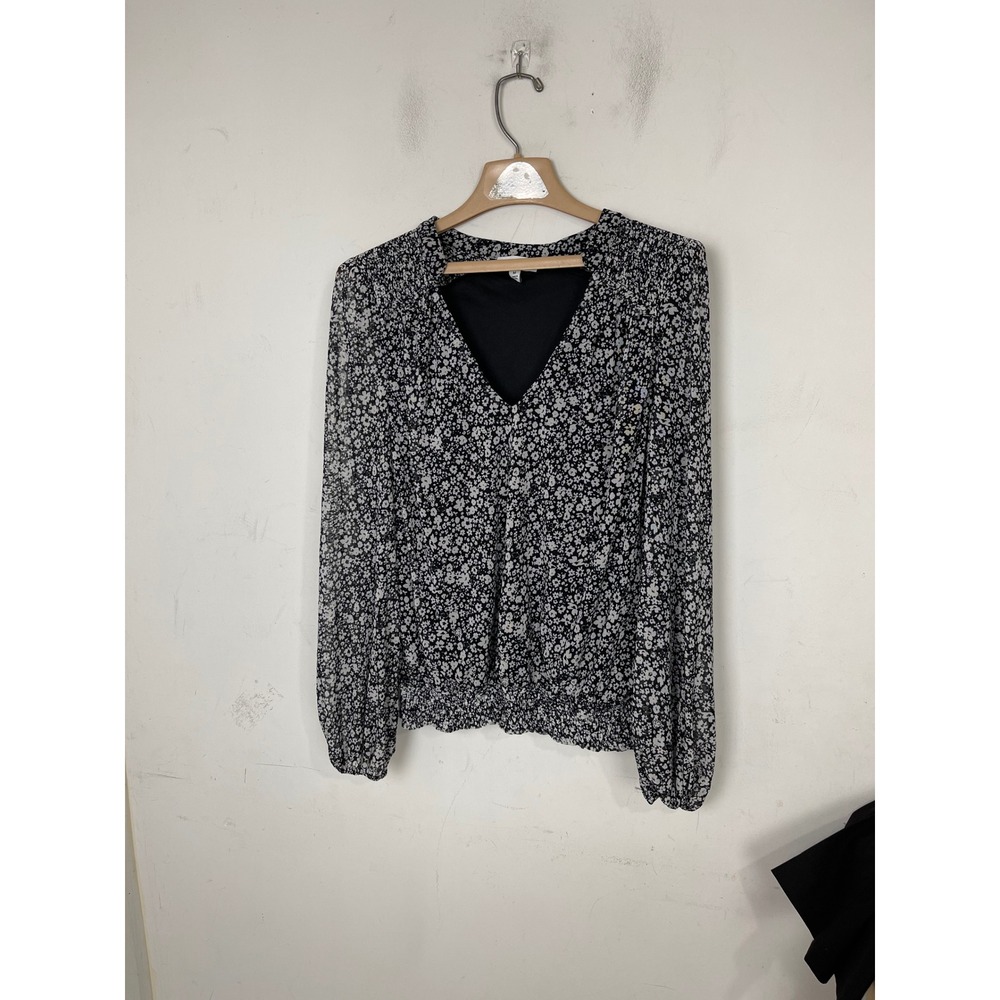 Evereve Womens Black‎ White Floral Smocked Hem V-Neck Blouse Medium - Picture 2 of 9